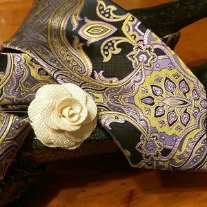 Exclusive Paisley Tie with 16 Fold Petal Lapel Acc